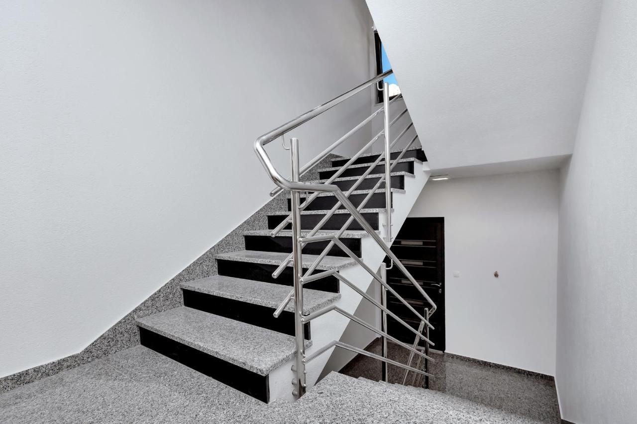 Luxury Apartment Sidro With Free Beach Parking 마카르스카 외부 사진