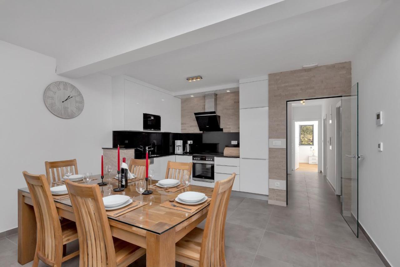 Luxury Apartment Sidro With Free Beach Parking 마카르스카 외부 사진