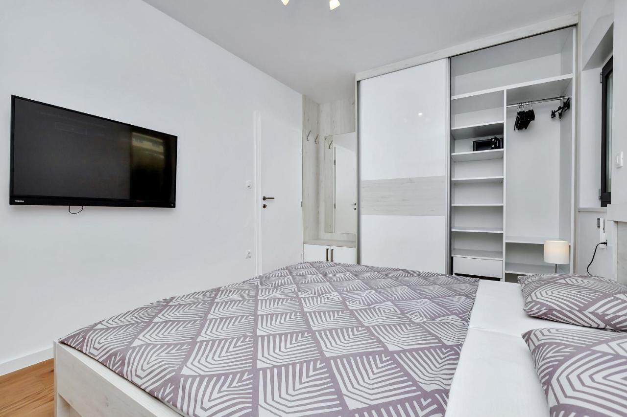Luxury Apartment Sidro With Free Beach Parking 마카르스카 외부 사진