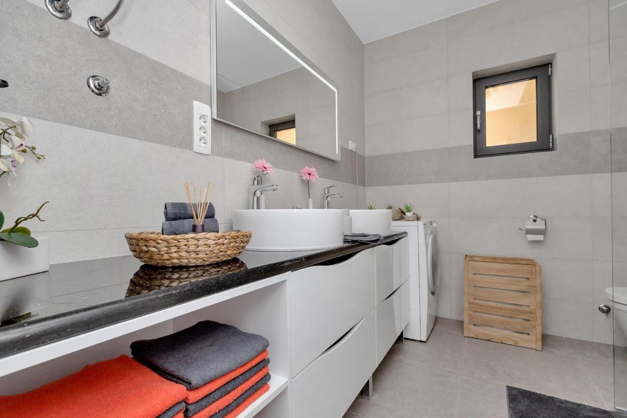 Luxury Apartment Sidro With Free Beach Parking 마카르스카 외부 사진