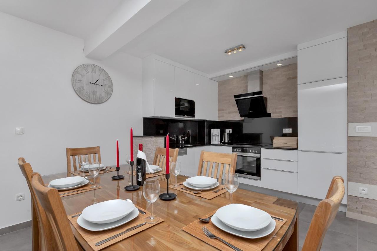 Luxury Apartment Sidro With Free Beach Parking 마카르스카 외부 사진